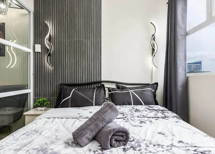 Modern And Stylish Near At It Park With View Aparthotel